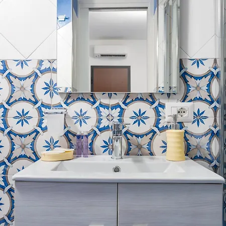 Camilla House - De Vivo Realty