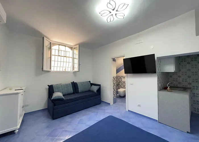 Camilla House - De Vivo Realty Позитано